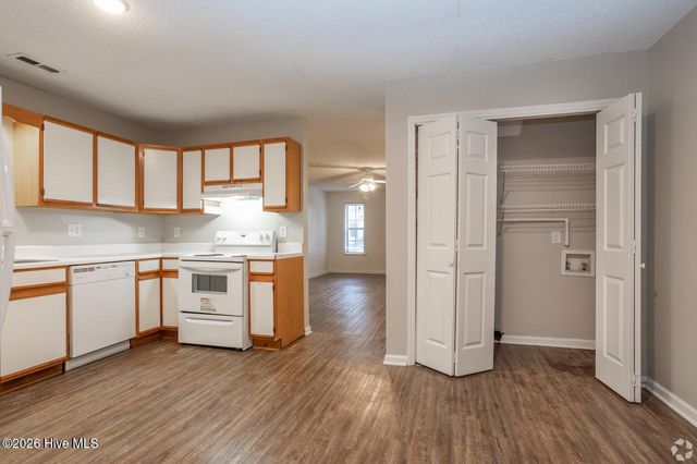 905 Allen Road D2, Greenville, NC 27834