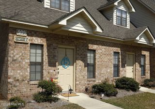 905 Allen Road D2, Greenville, NC 27834
