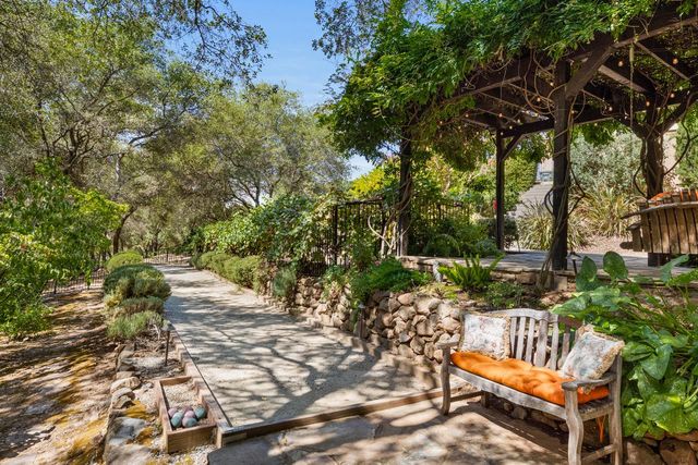 2620 Vineyard Dr, Auburn, CA 95603