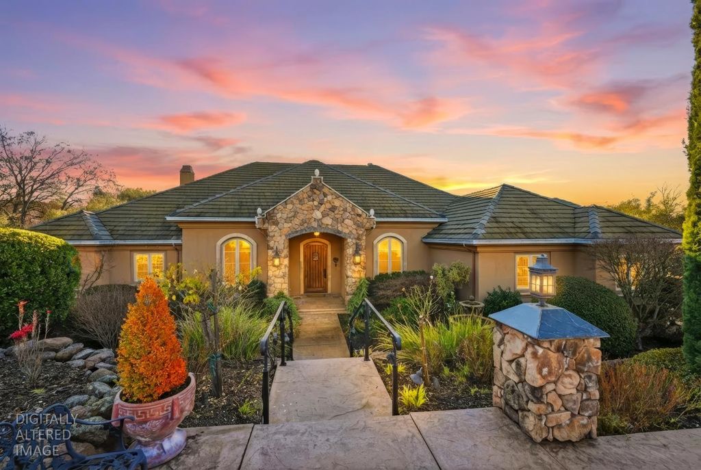 2620 Vineyard Dr, Auburn, CA 95603