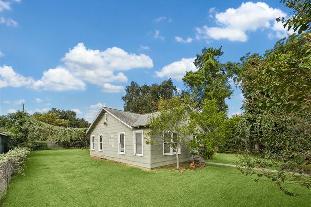 302 Damon Street, Richmond, TX 77406
