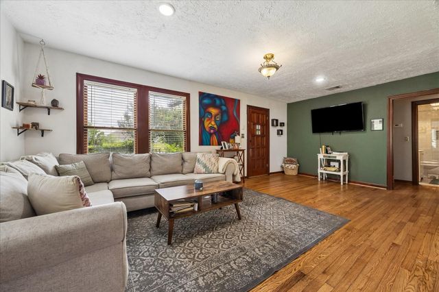 302 Damon Street, Richmond, TX 77406