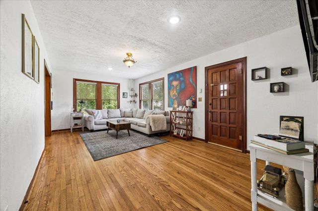 302 Damon Street, Richmond, TX 77406
