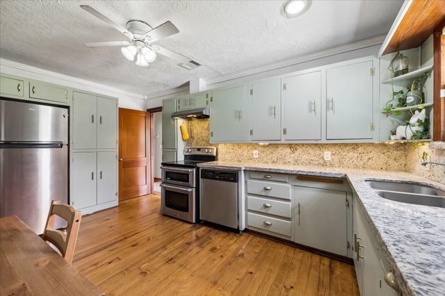 302 Damon Street, Richmond, TX 77406