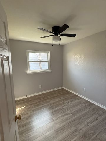 7221 Van Natta Lane, Fort Worth, TX 76112