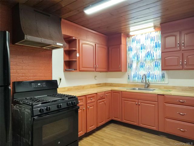32 Vernon Terrace 1, Poughkeepsie, NY 12601