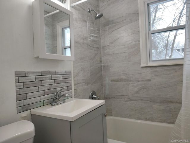 32 Vernon Terrace 1, Poughkeepsie, NY 12601