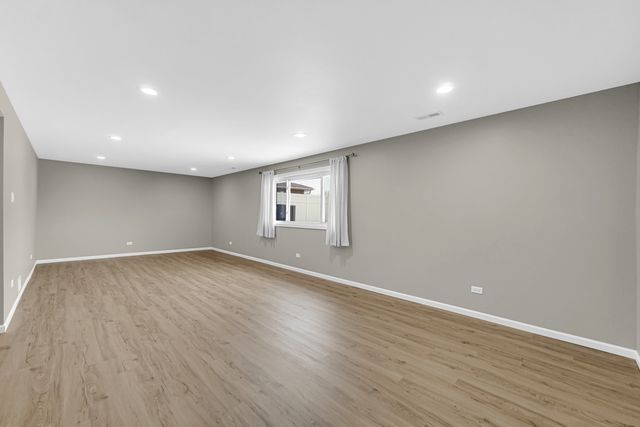 17555 Rosewood Lane, Tinley Park, IL 60487