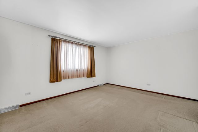 17555 Rosewood Lane, Tinley Park, IL 60487