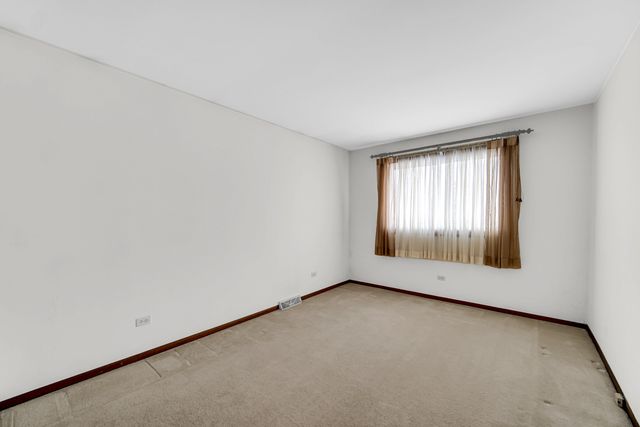 17555 Rosewood Lane, Tinley Park, IL 60487