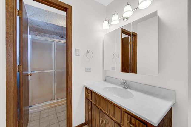 17555 Rosewood Lane, Tinley Park, IL 60487