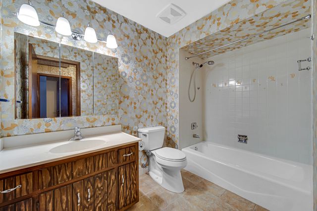 17555 Rosewood Lane, Tinley Park, IL 60487