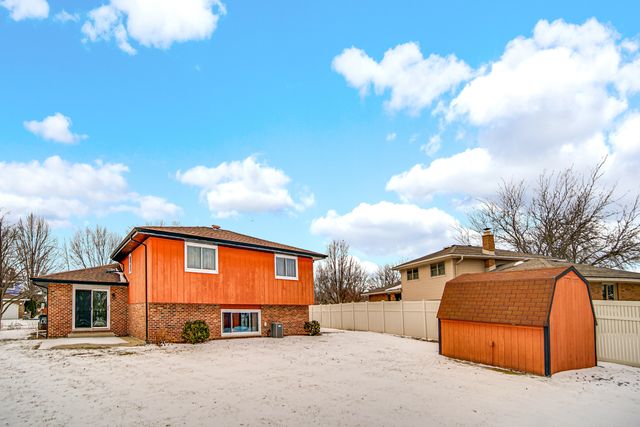 17555 Rosewood Lane, Tinley Park, IL 60487