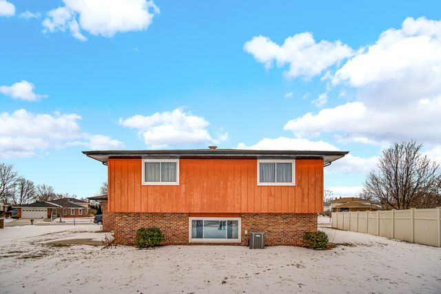 17555 Rosewood Lane, Tinley Park, IL 60487