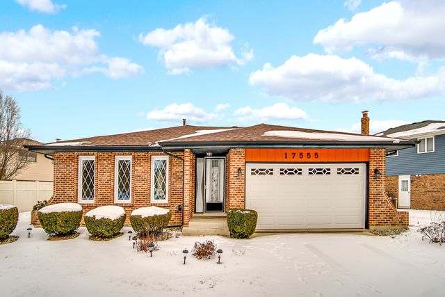 17555 Rosewood Lane, Tinley Park, IL 60487