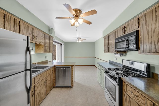 17555 Rosewood Lane, Tinley Park, IL 60487