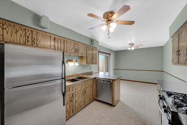 17555 Rosewood Lane, Tinley Park, IL 60487