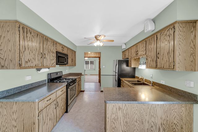 17555 Rosewood Lane, Tinley Park, IL 60487