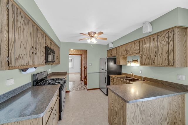 17555 Rosewood Lane, Tinley Park, IL 60487