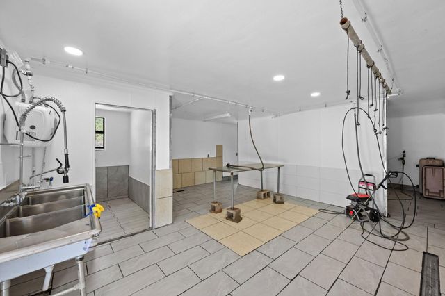 376 Jones RD, Cedar Creek, TX 78612