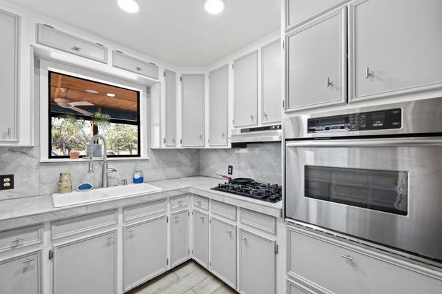 376 Jones RD, Cedar Creek, TX 78612