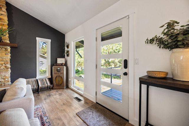 2426 Pine Grove Road, Klamath Falls, OR 97603
