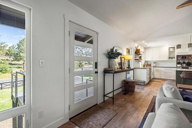 2426 Pine Grove Road, Klamath Falls, OR 97603