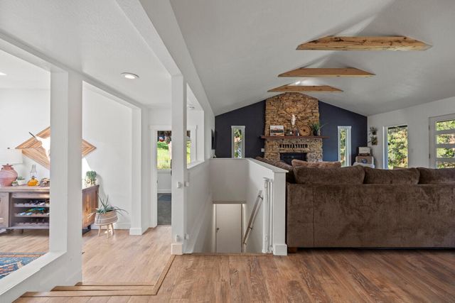 2426 Pine Grove Road, Klamath Falls, OR 97603