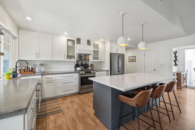2426 Pine Grove Road, Klamath Falls, OR 97603