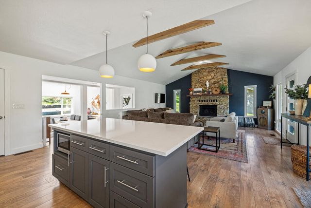 2426 Pine Grove Road, Klamath Falls, OR 97603