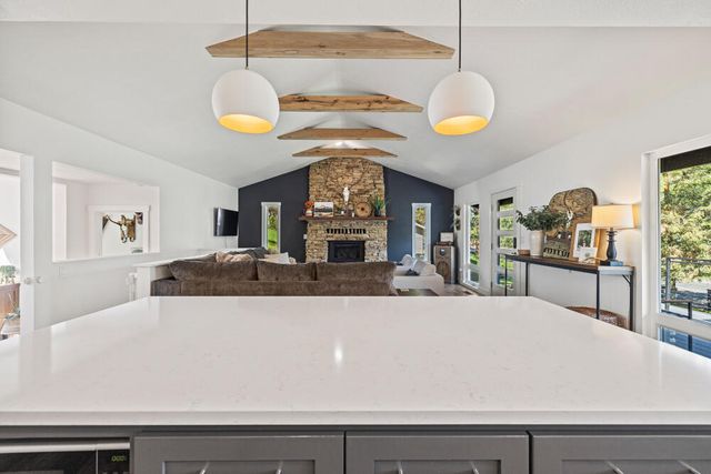 2426 Pine Grove Road, Klamath Falls, OR 97603