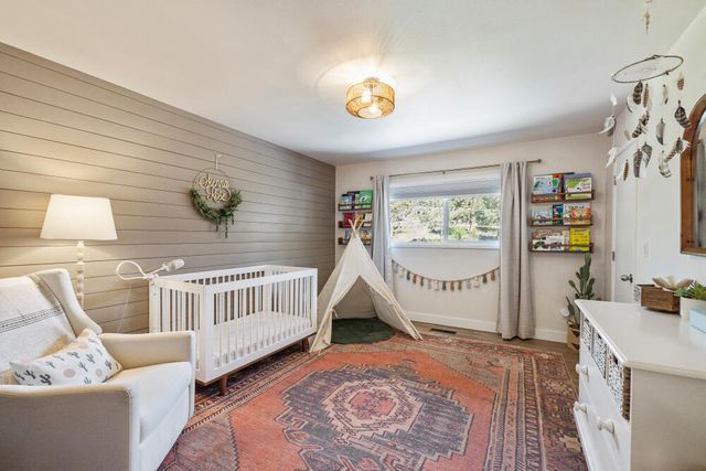 2426 Pine Grove Road, Klamath Falls, OR 97603
