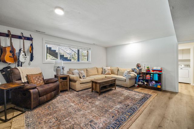 2426 Pine Grove Road, Klamath Falls, OR 97603