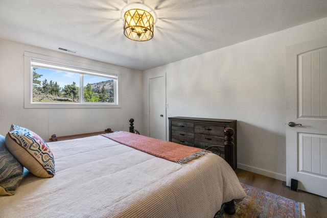 2426 Pine Grove Road, Klamath Falls, OR 97603