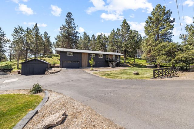 2426 Pine Grove Road, Klamath Falls, OR 97603