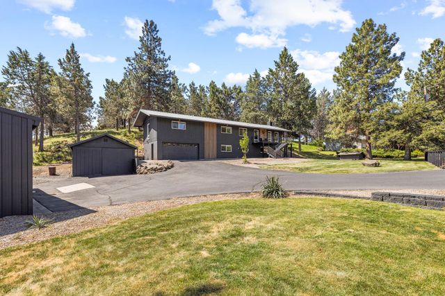 2426 Pine Grove Road, Klamath Falls, OR 97603