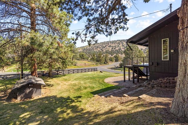 2426 Pine Grove Road, Klamath Falls, OR 97603