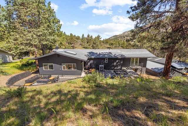 2426 Pine Grove Road, Klamath Falls, OR 97603