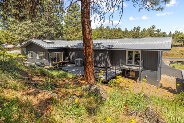 2426 Pine Grove Road, Klamath Falls, OR 97603