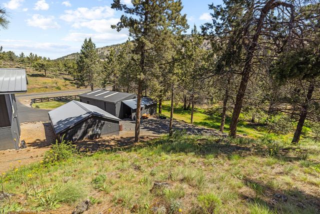 2426 Pine Grove Road, Klamath Falls, OR 97603