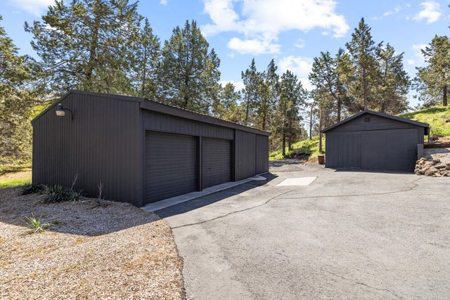 2426 Pine Grove Road, Klamath Falls, OR 97603