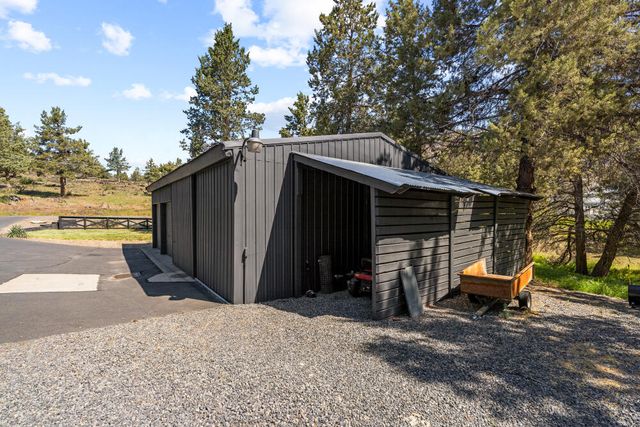 2426 Pine Grove Road, Klamath Falls, OR 97603