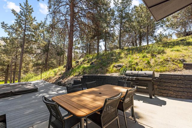 2426 Pine Grove Road, Klamath Falls, OR 97603