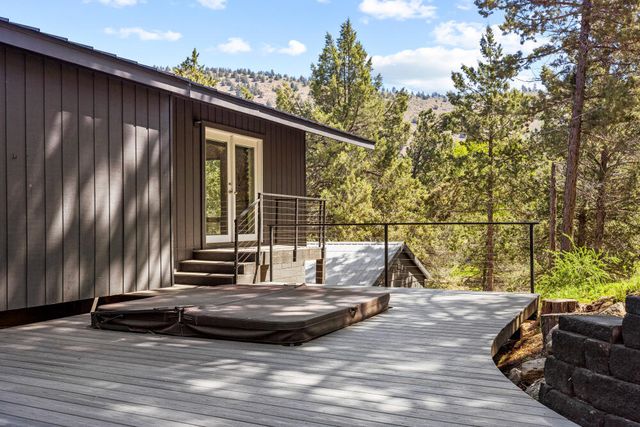 2426 Pine Grove Road, Klamath Falls, OR 97603