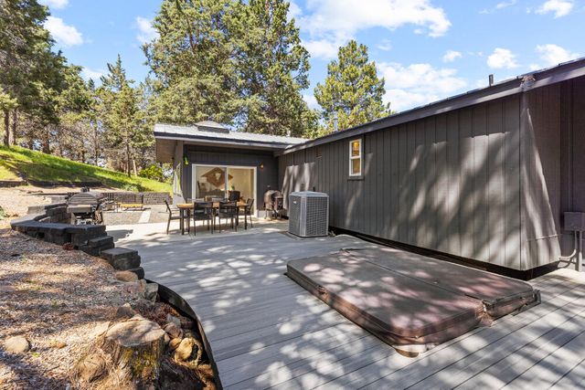 2426 Pine Grove Road, Klamath Falls, OR 97603