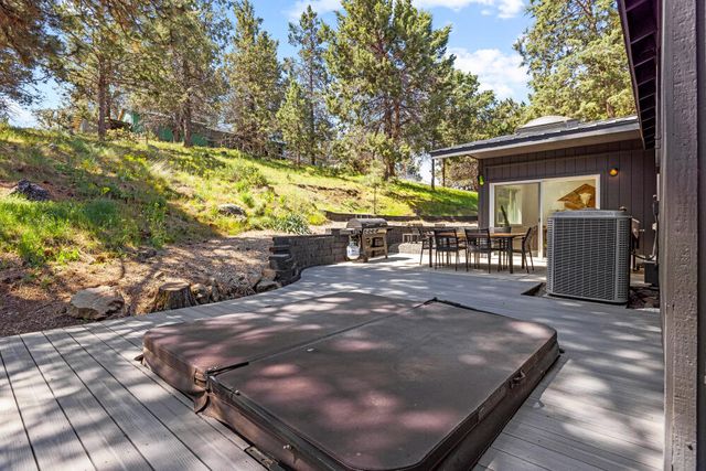 2426 Pine Grove Road, Klamath Falls, OR 97603
