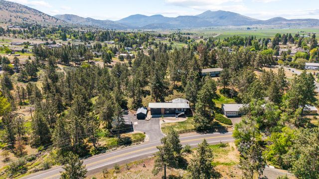 2426 Pine Grove Road, Klamath Falls, OR 97603