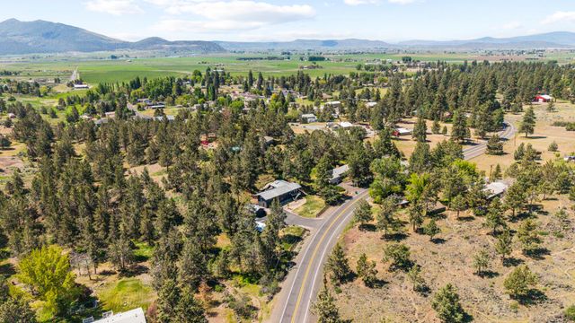 2426 Pine Grove Road, Klamath Falls, OR 97603