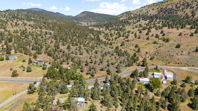 2426 Pine Grove Road, Klamath Falls, OR 97603