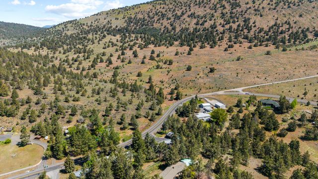 2426 Pine Grove Road, Klamath Falls, OR 97603